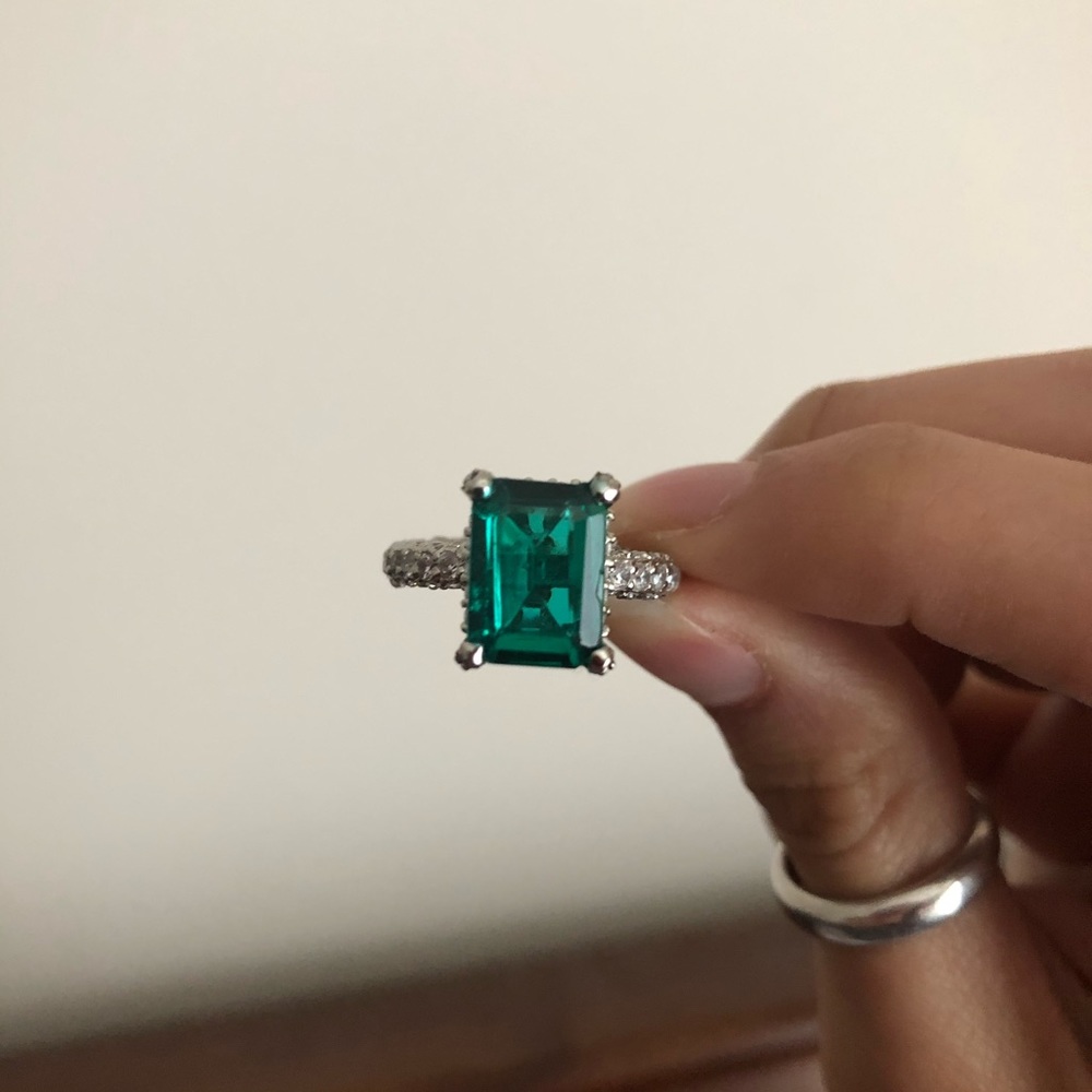 Pure silver ring with Zirconia